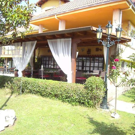 Hosteria Las Fuentes Rubayo エクステリア 写真
