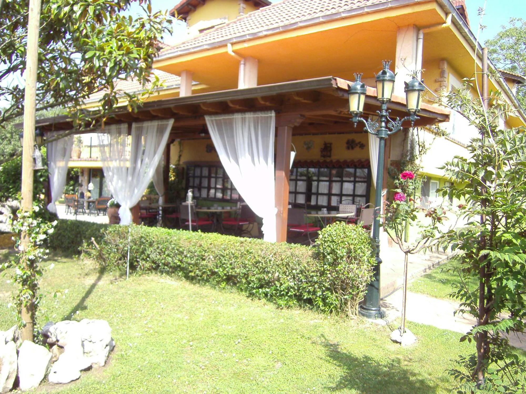 Hosteria Las Fuentes Rubayo エクステリア 写真
