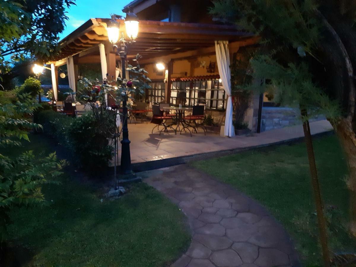 Hosteria Las Fuentes Rubayo エクステリア 写真